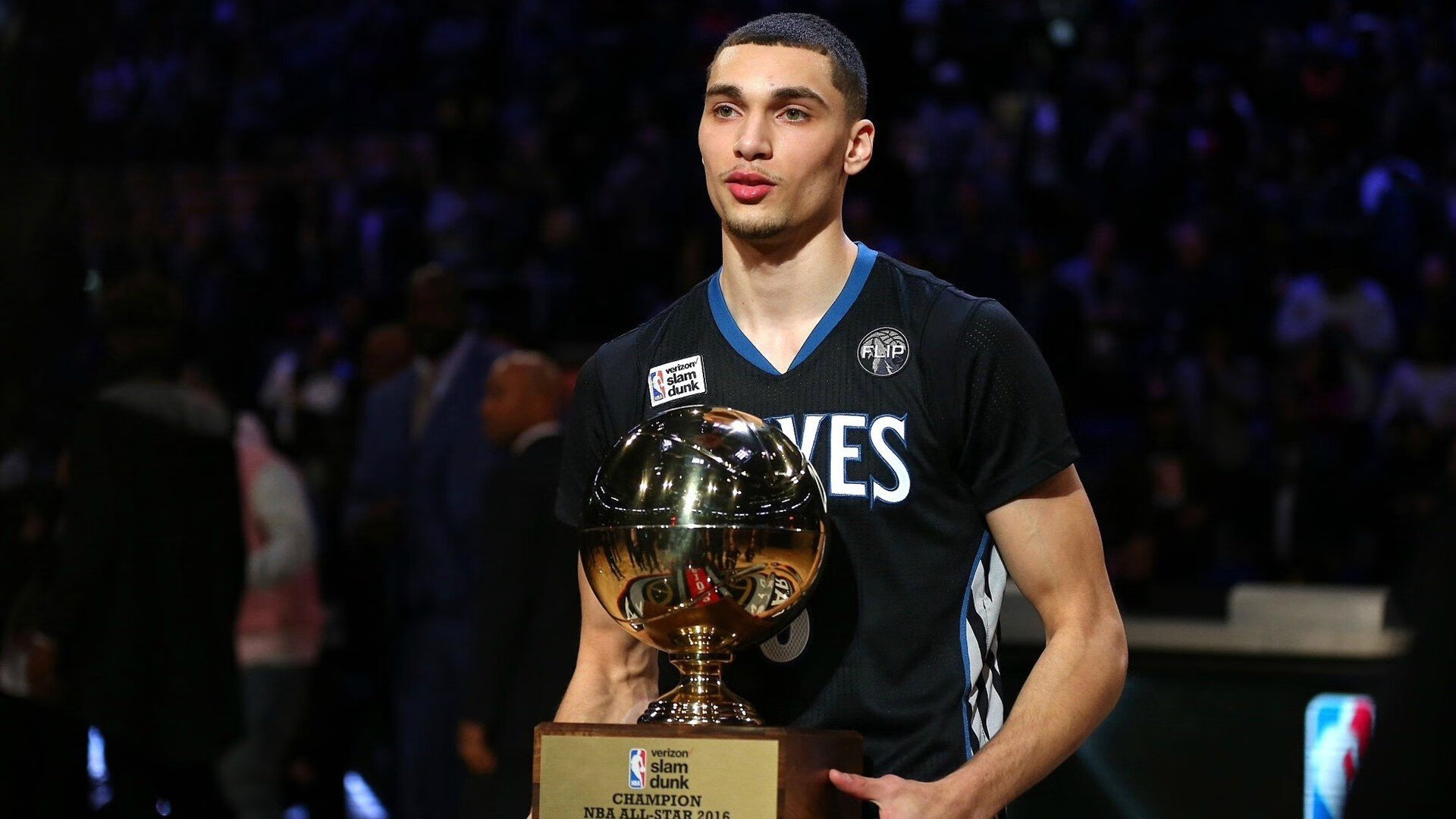 湖人终结篮网三连胜，恩比德在质疑声中轰出42+15，巨星的压力与救赎